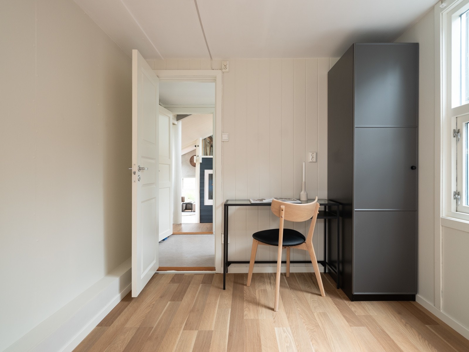 Rommet kan enkelt innredes med ønsket garderobeløsning. Galleribilde