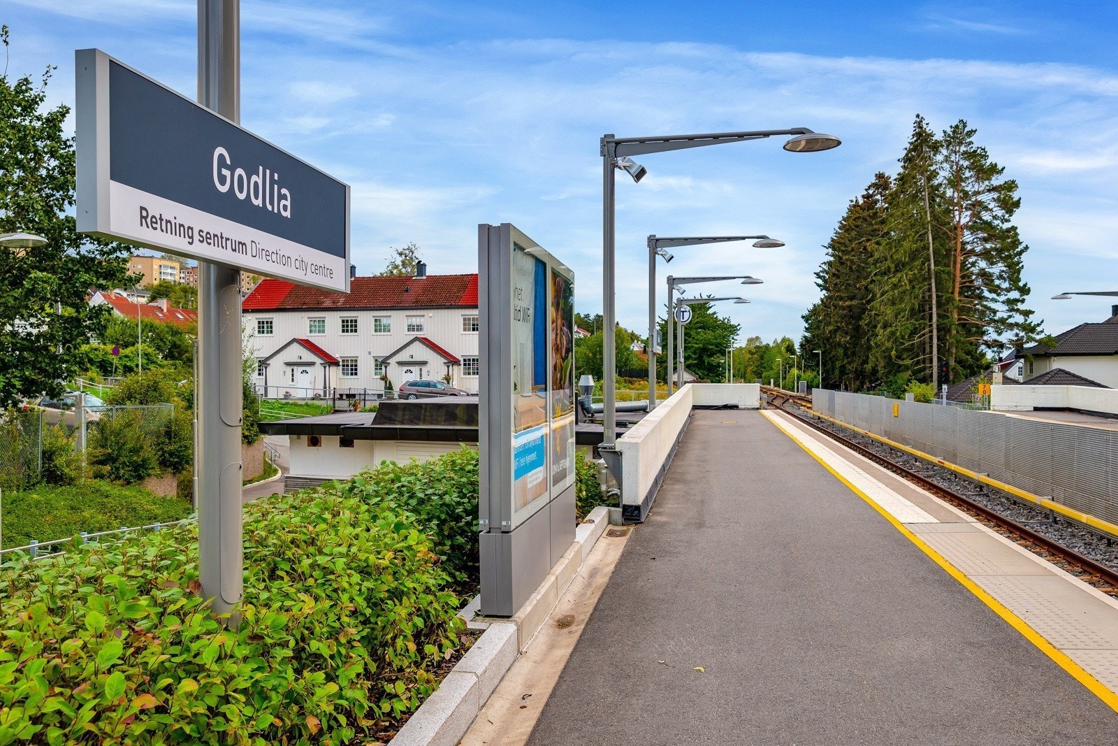 Området gir mulighet for offentlig kommunikasjon via buss og T-bane. Ca. 7 minutters gange til T-banestasjon på Godlia. Galleribilde