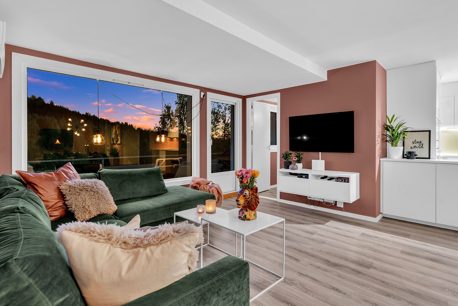 Dette er en gjennomgående og stor 3-roms leilighet med god standard og praktisk planløsning. Galleribilde