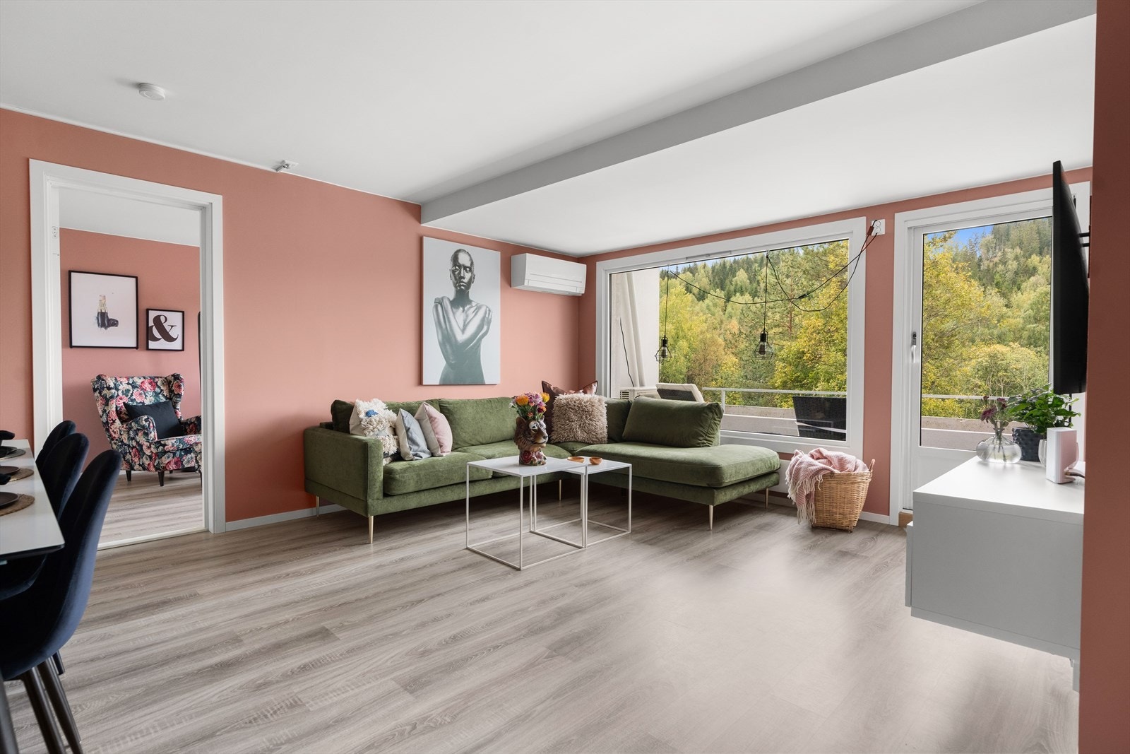 Det er montert varmepumpe i stuen. Galleribilde