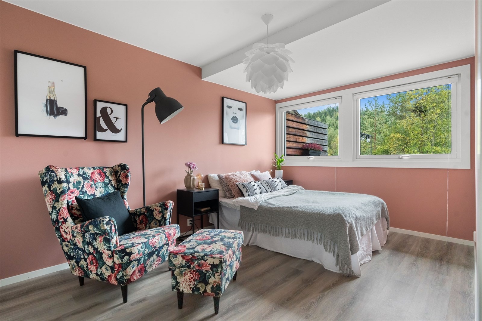 Leiligheten rommer i dag to soverom. Opprinnelig hadde leiligheten kun ett soverom, men det er blitt etablert et ekstra ved å flytte kjøkkenet. Galleribilde