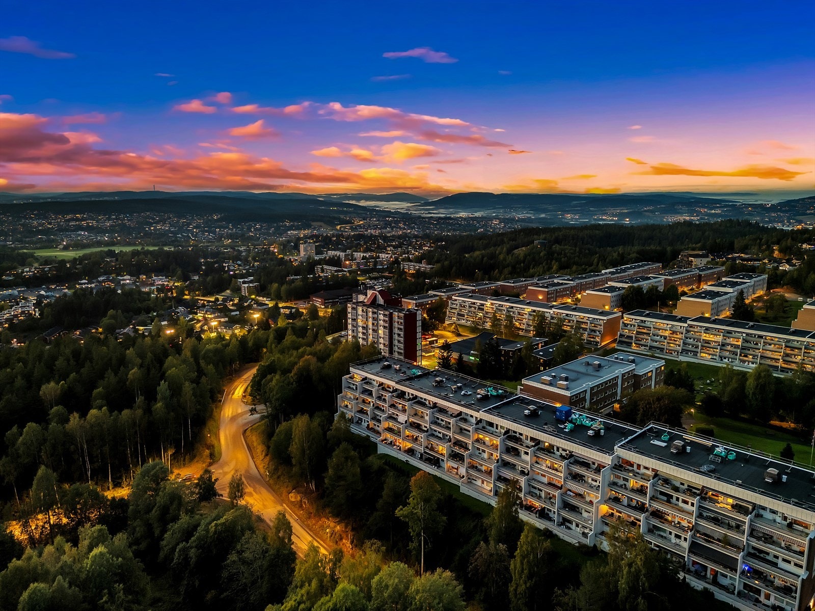 Leiligheten ligger i fantastiske omgivelser, med umiddelbar nærhet til marka. Galleribilde