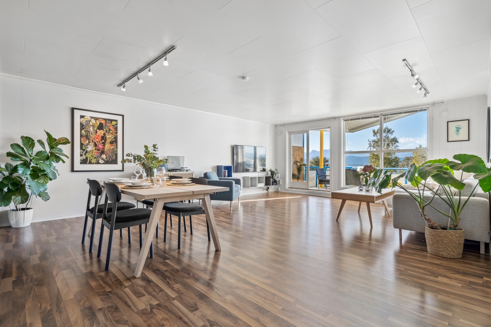 Stor 4-roms andelsleilighet i byggets 3.etasje. Galleribilde