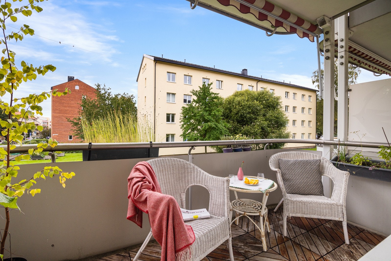 Leiligheten ligger usjenert og tilbaketrukket med fritt utsyn fra balkong. Galleribilde