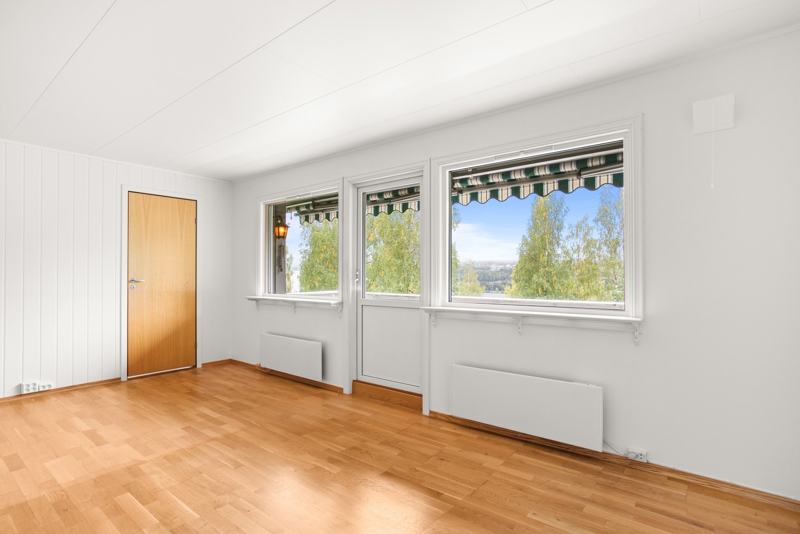 Se store vindusflatene slipper rikelig med naturlig lys inn i leiligheten. Galleribilde