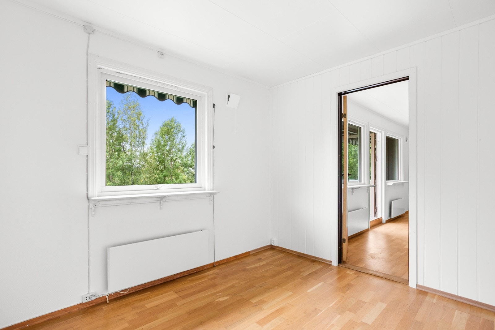 Soverom 1 med adkomst fra stuen. Galleribilde