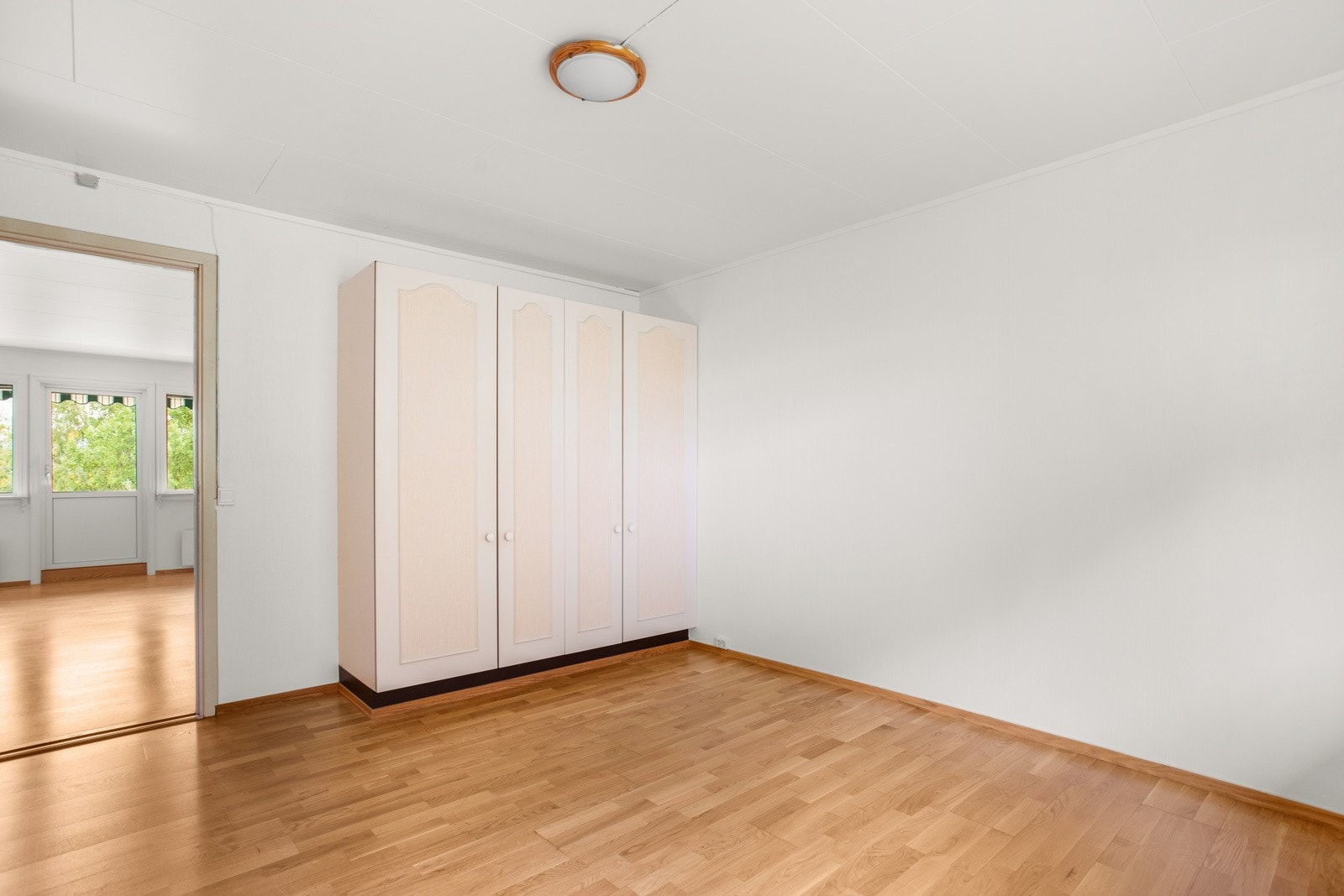 Soverom 2 med adkomst fra stuen. Galleribilde