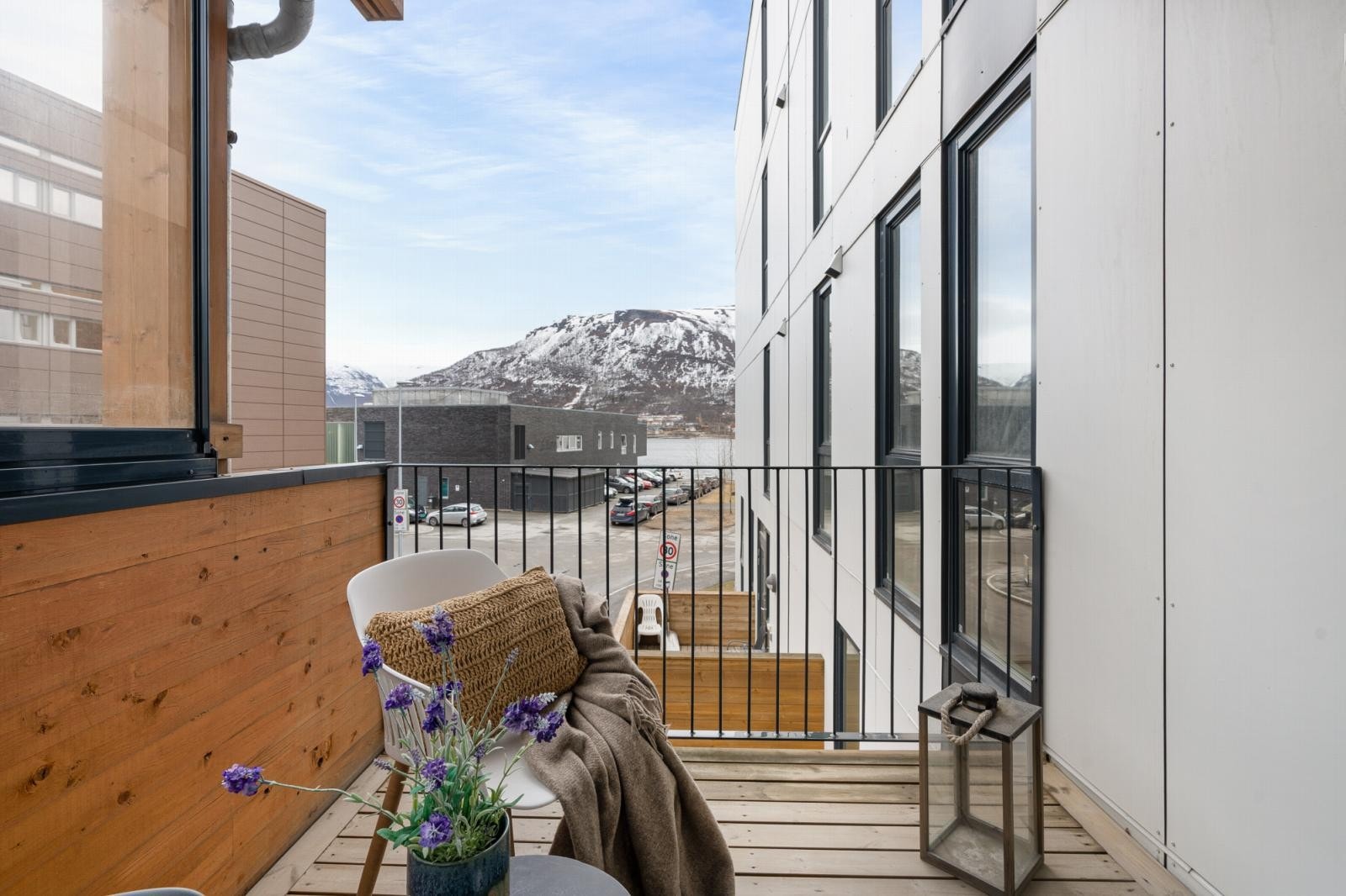 Fra stue har du utgang til overbygd veranda. Galleribilde
