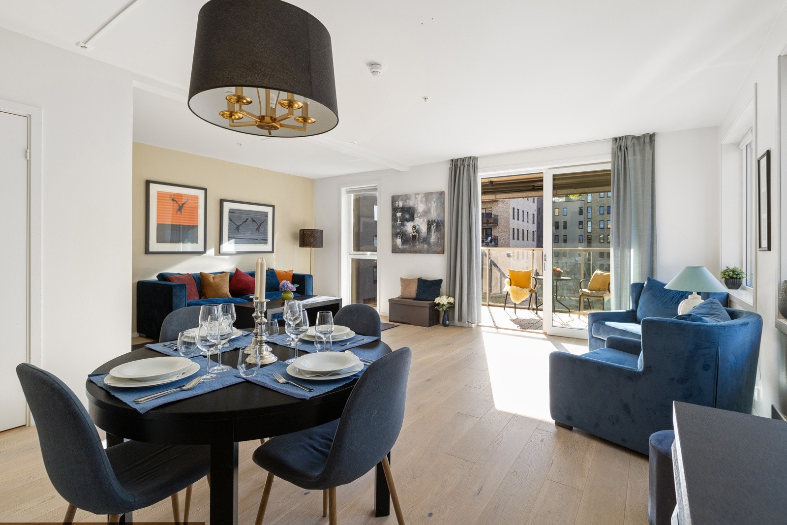 God plass for spisestue Galleribilde