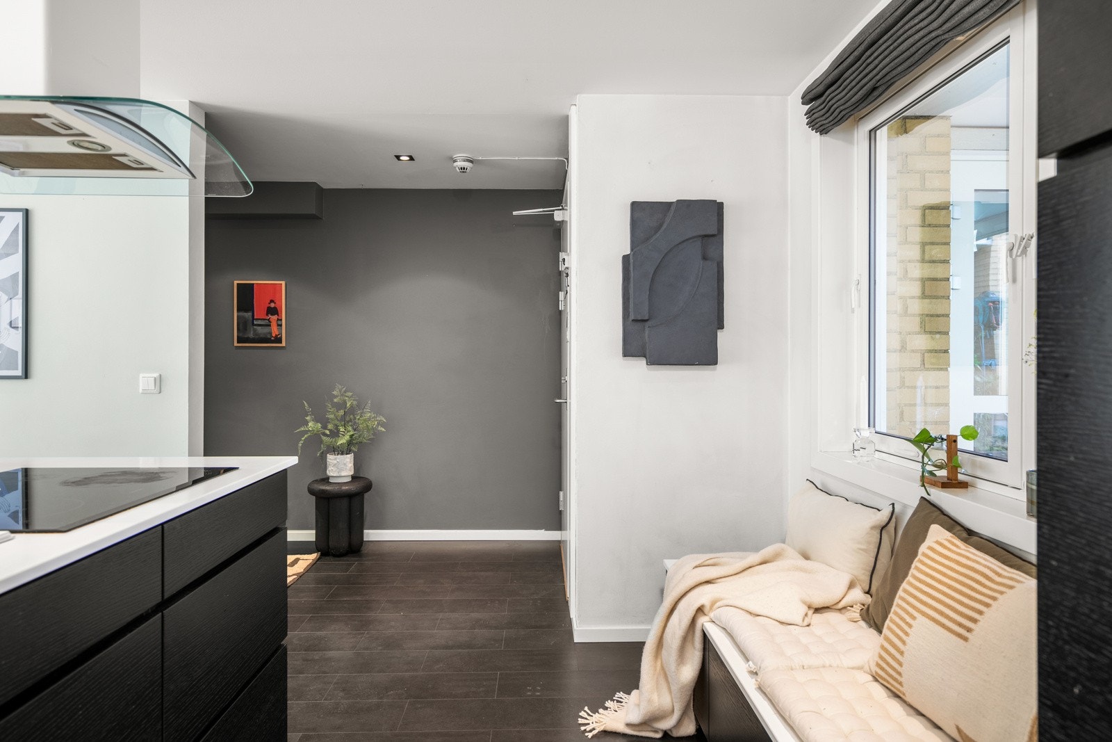 Fra kjøkken til entré. Galleribilde