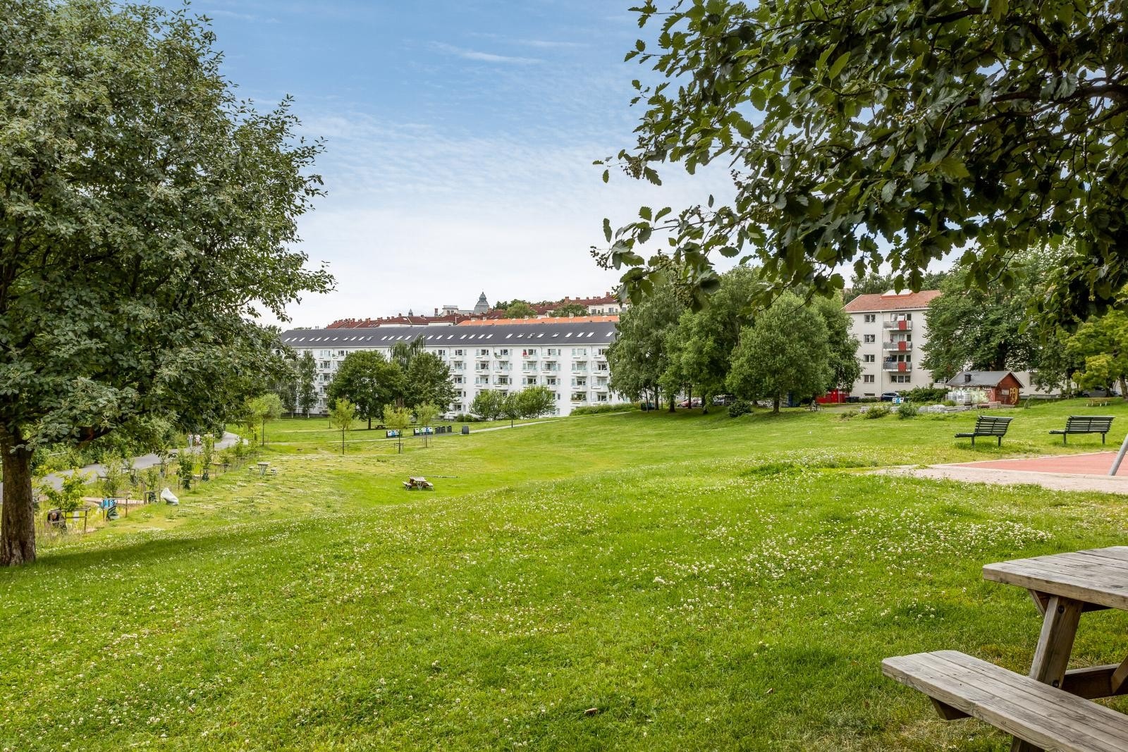 Boligen ligger rett ved Iladalen med flott parkanlegg Galleribilde