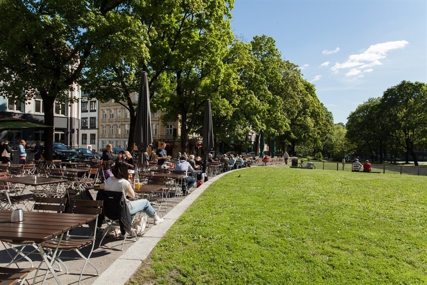 Få minutters gange til Alexander Kiellands plass med restauranter, cafeer og servicetilbud Galleribilde