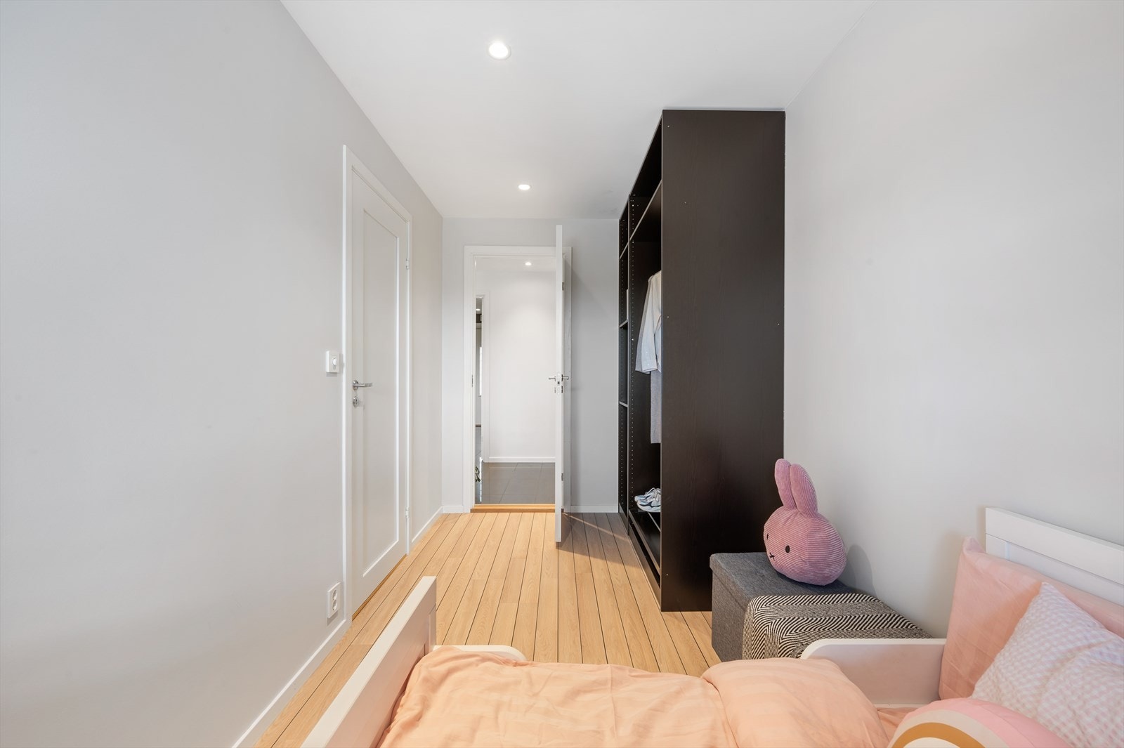 - Soverommet måler ca. 8,1m² - Galleribilde