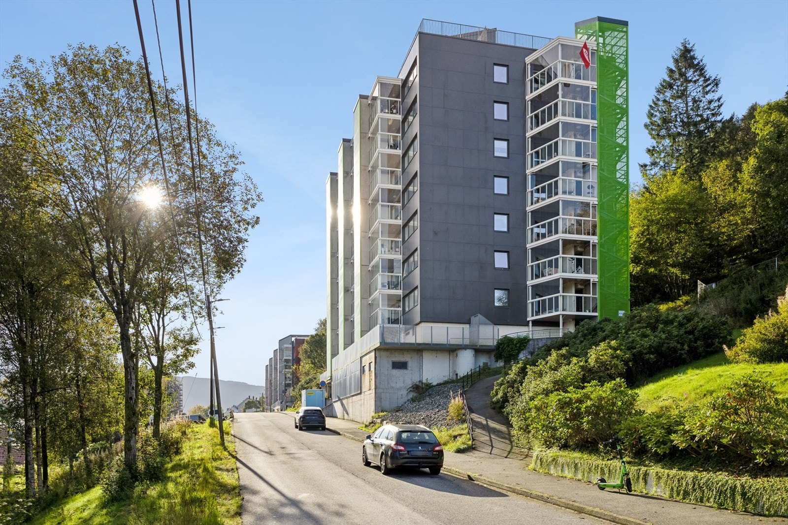 Blokkene i Solheimslien BRL har en høy og fri beliggenhet ved foten av Løvstakken, med fantastisk utsikt og gode solforhold. Galleribilde