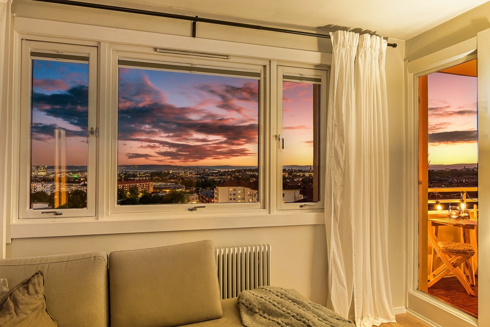 Fra stuen har du utgang til en herlig balkong Galleribilde