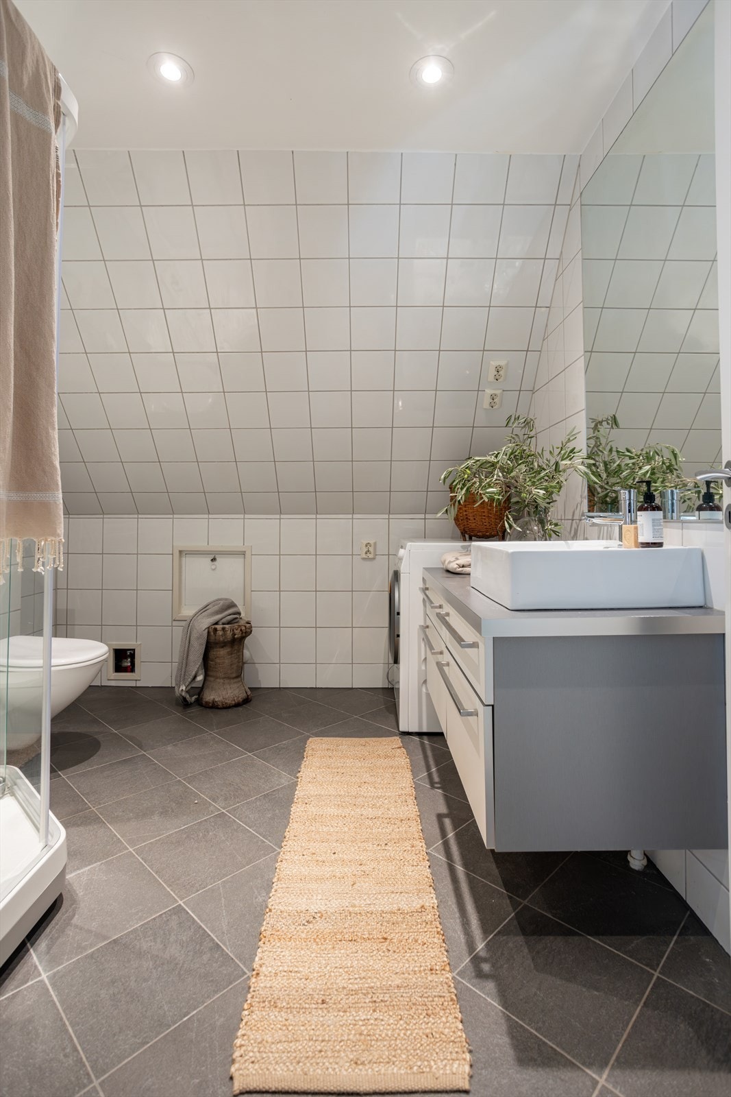 Baderommet på loftet er fra 2006. Galleribilde