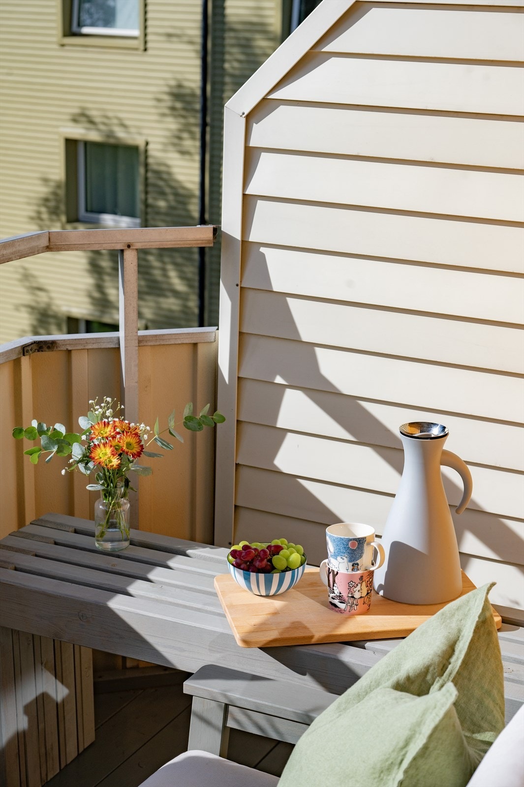 Her kan du nyte solen store deler av dagen på sommerhalvåret. Galleribilde