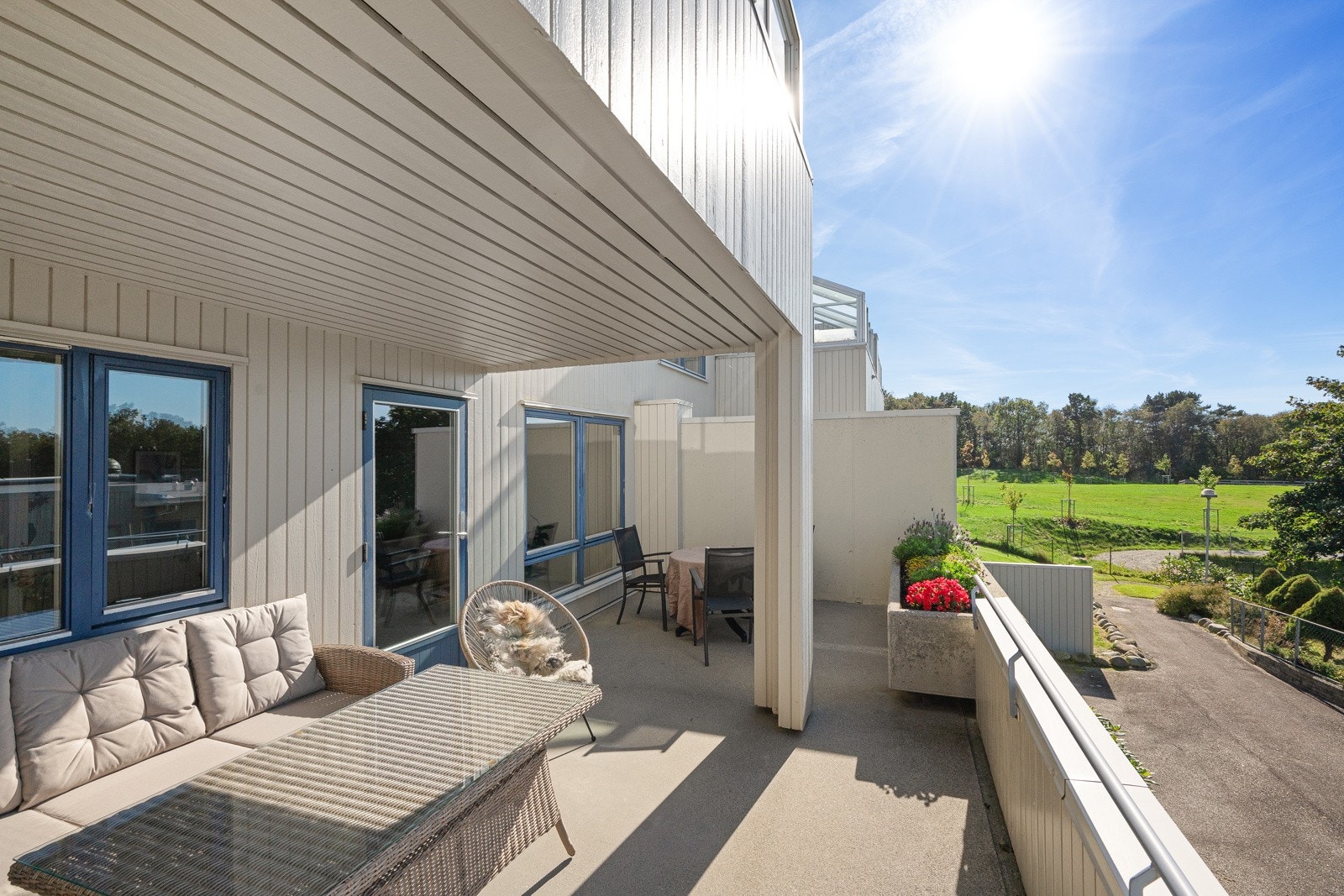 Leiligheten har en egen terrasse på hele 24 kvm. Galleribilde