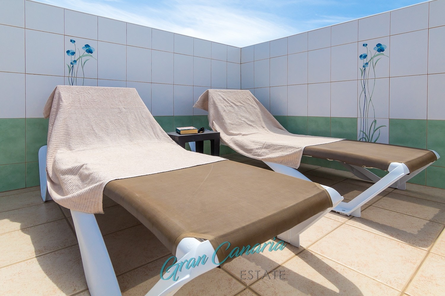 Fin plass å nyte solen på egen eiendom Galleribilde