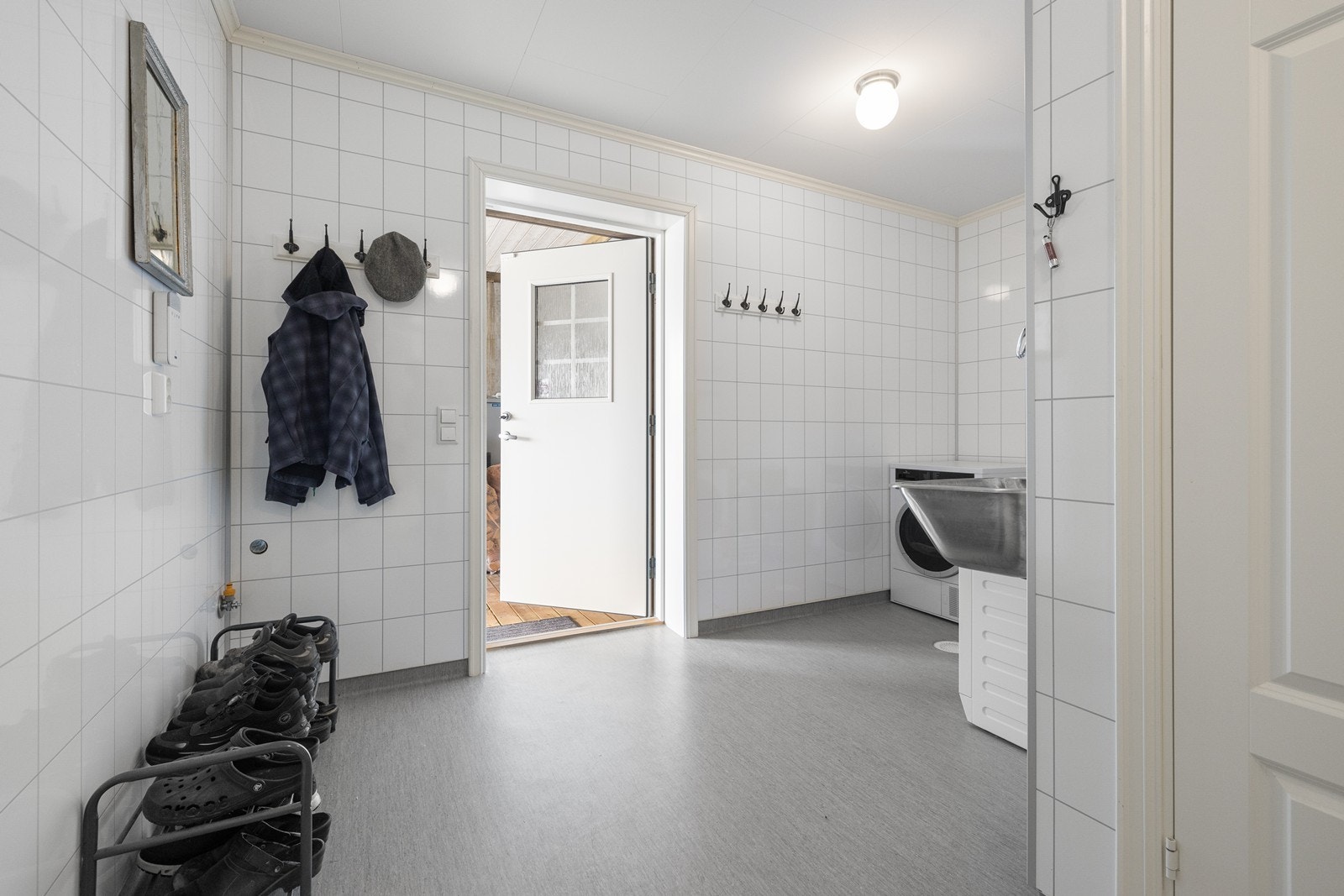 Vaskerom med egen utgang. Galleribilde