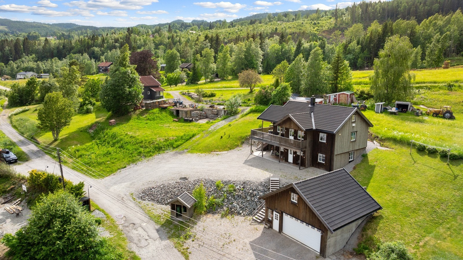 En nyere enebolig beliggende sentralt i Feiring. Galleribilde