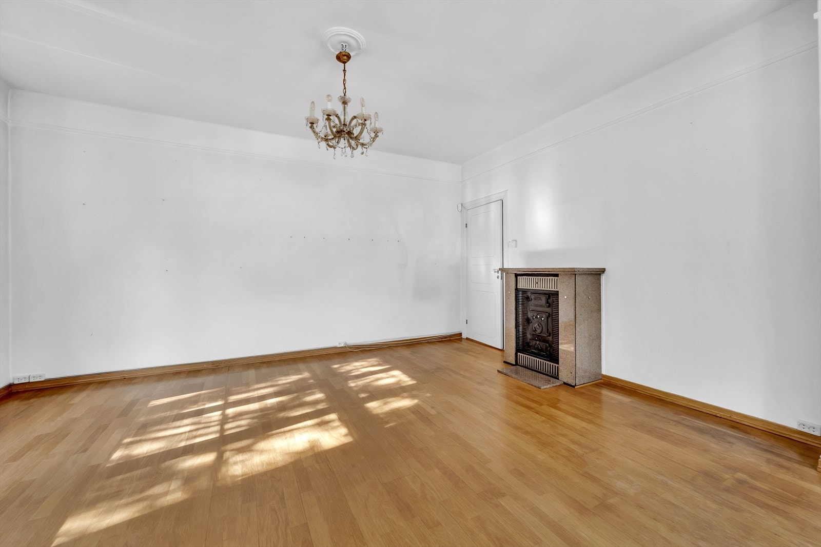 Det er peisovn i stuen Galleribilde