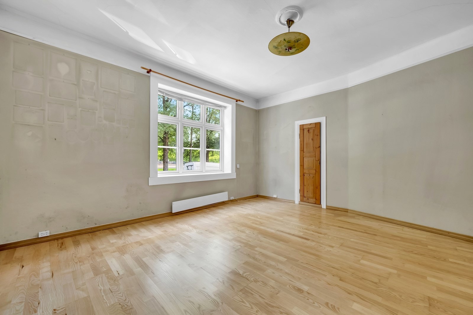 Soverommet ligger fint til mot parken og har gode innredningsmuligheter Galleribilde