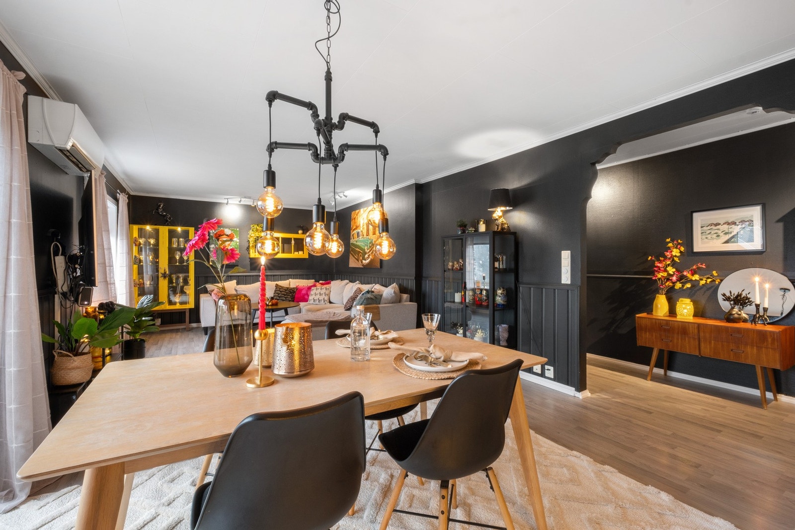 Naturlig god plass for spise- og sofagruppe. Galleribilde