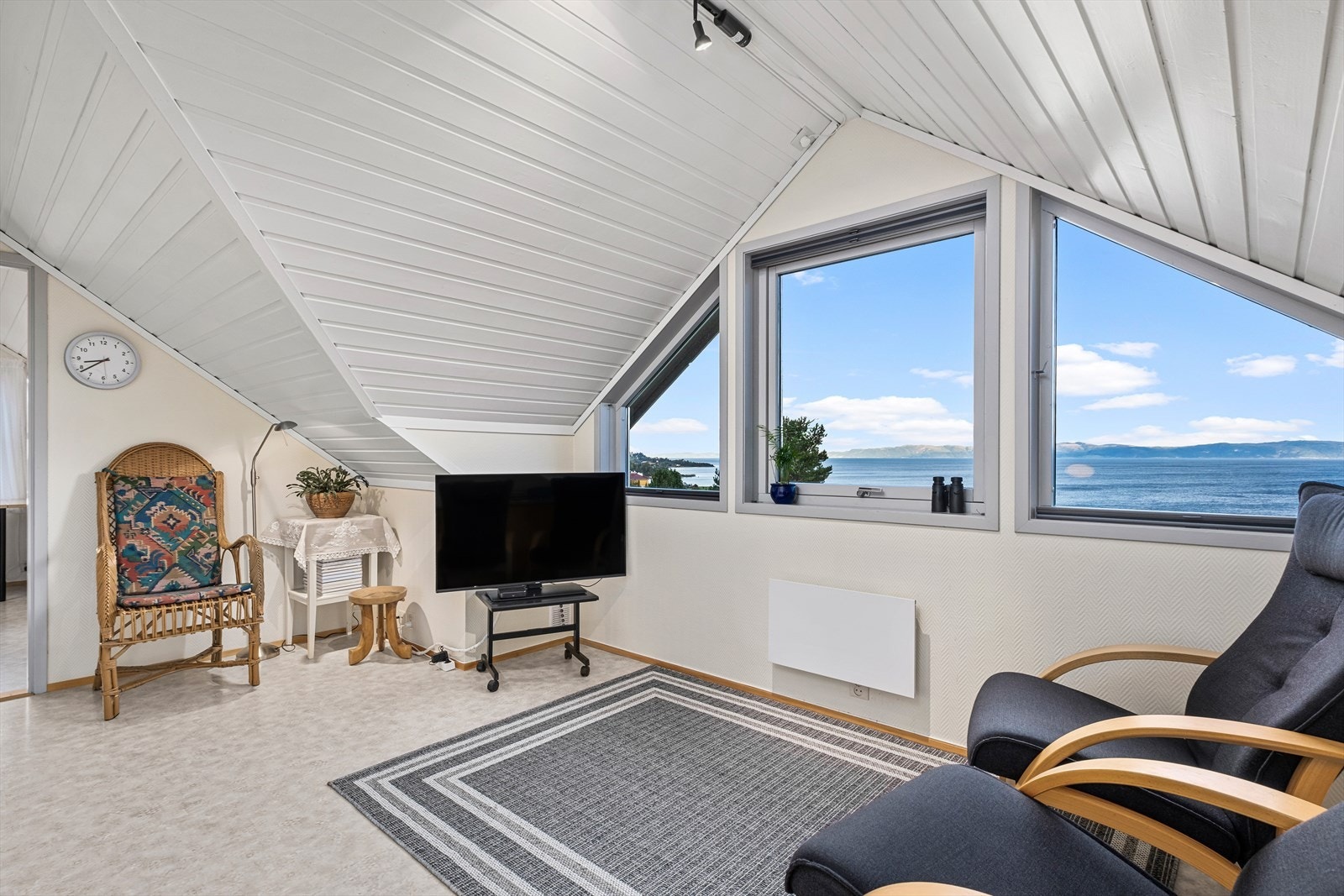 Loftstue på 18,5 kvm med flott utsikt mot Trondheimsfjorden Galleribilde