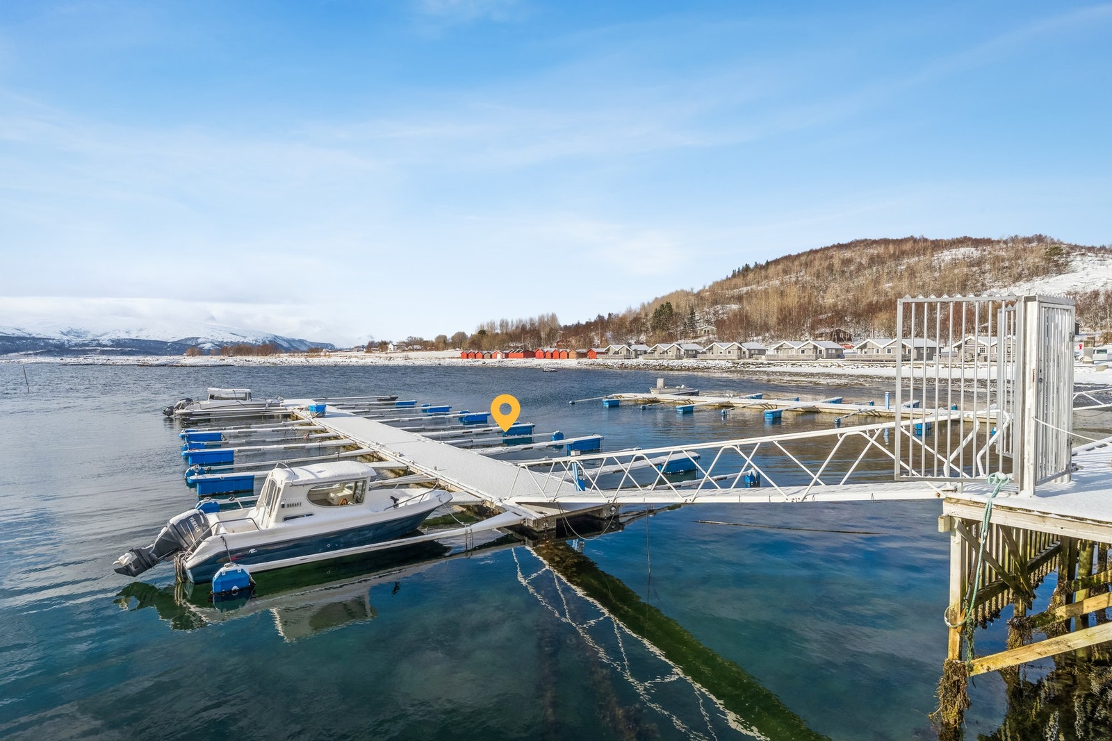 Båtplass nr. 5 ligger som tredje i rekka på høyresiden. Galleribilde