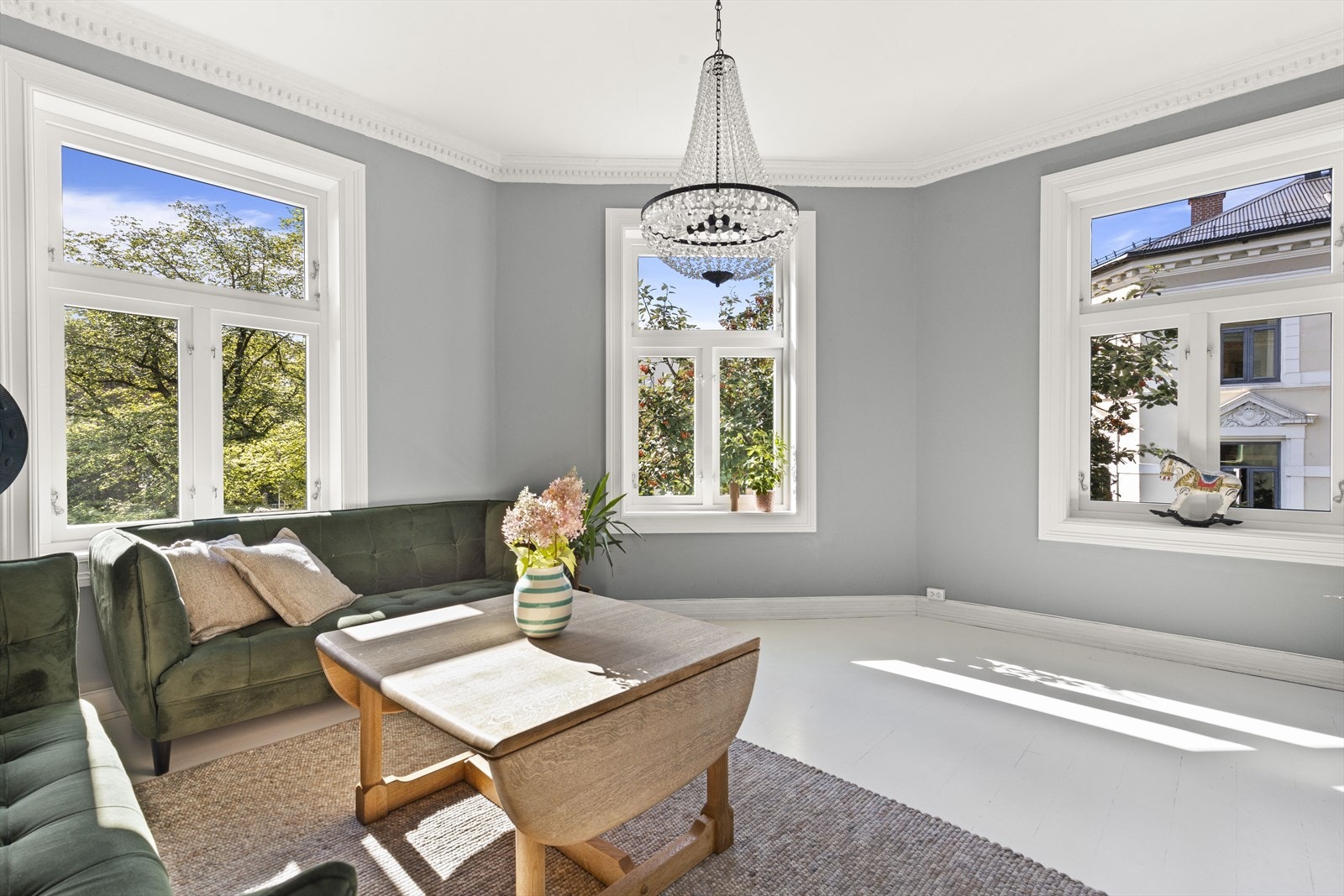 Lys og klassisk 3-roms andelsleilighet med ettertraktet beliggenhet. Galleribilde