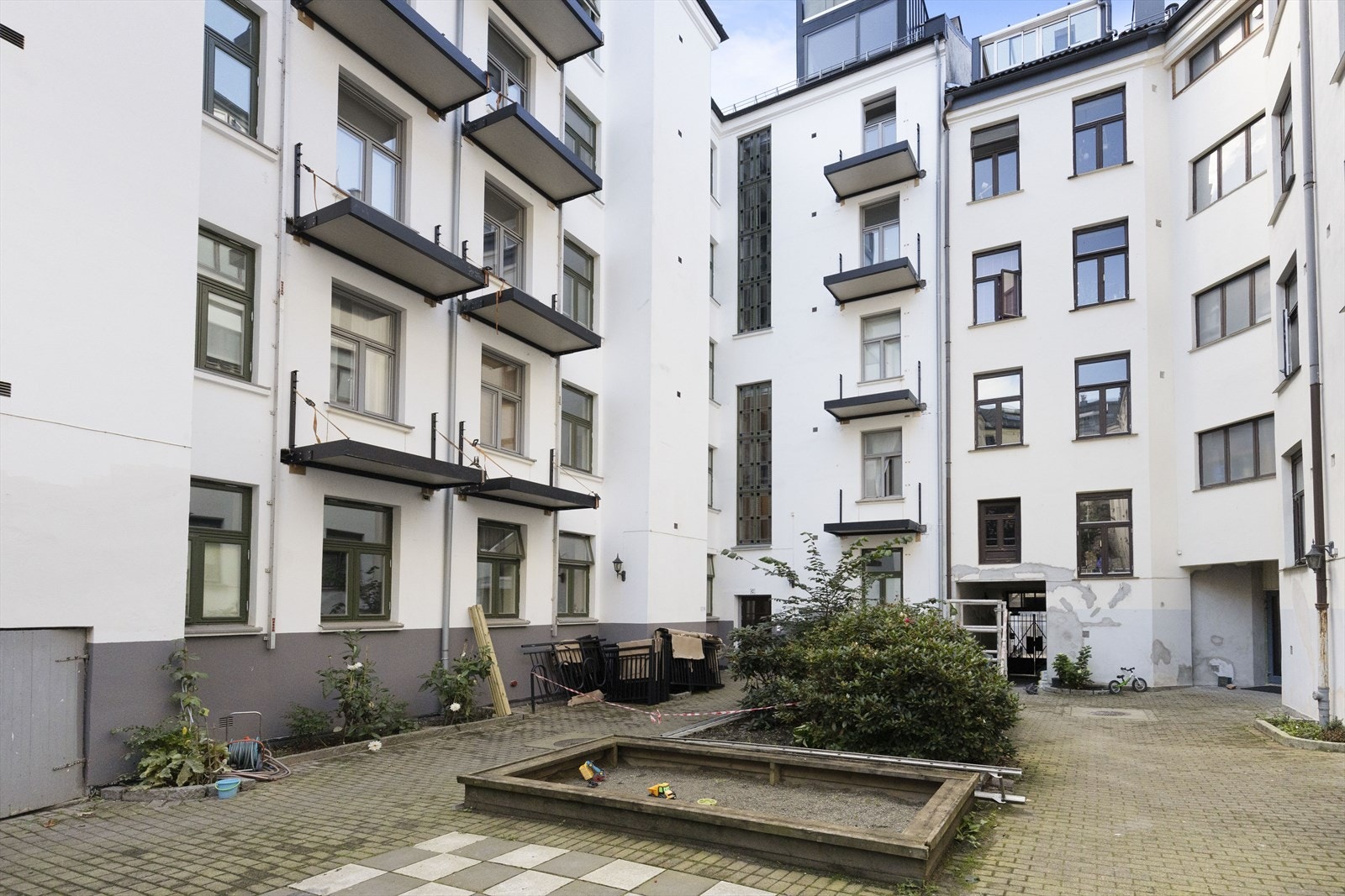 Fasade sett fra bakgård. Galleribilde