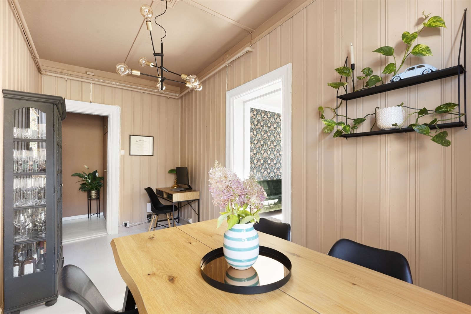 Her er det god plass til å samle familie og venner rundt middagsbordet! Galleribilde