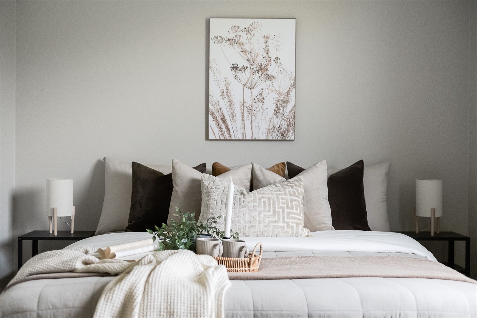 På soverommet er det naturlig plass til dobbeltseng med tilhørende nattbord. Galleribilde