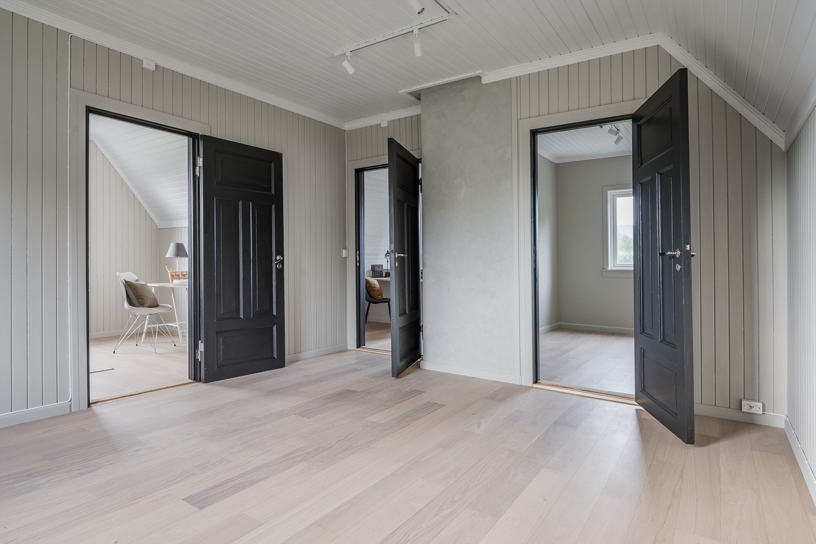 Fra stuen har videre adkomst til 2 soverom. Galleribilde