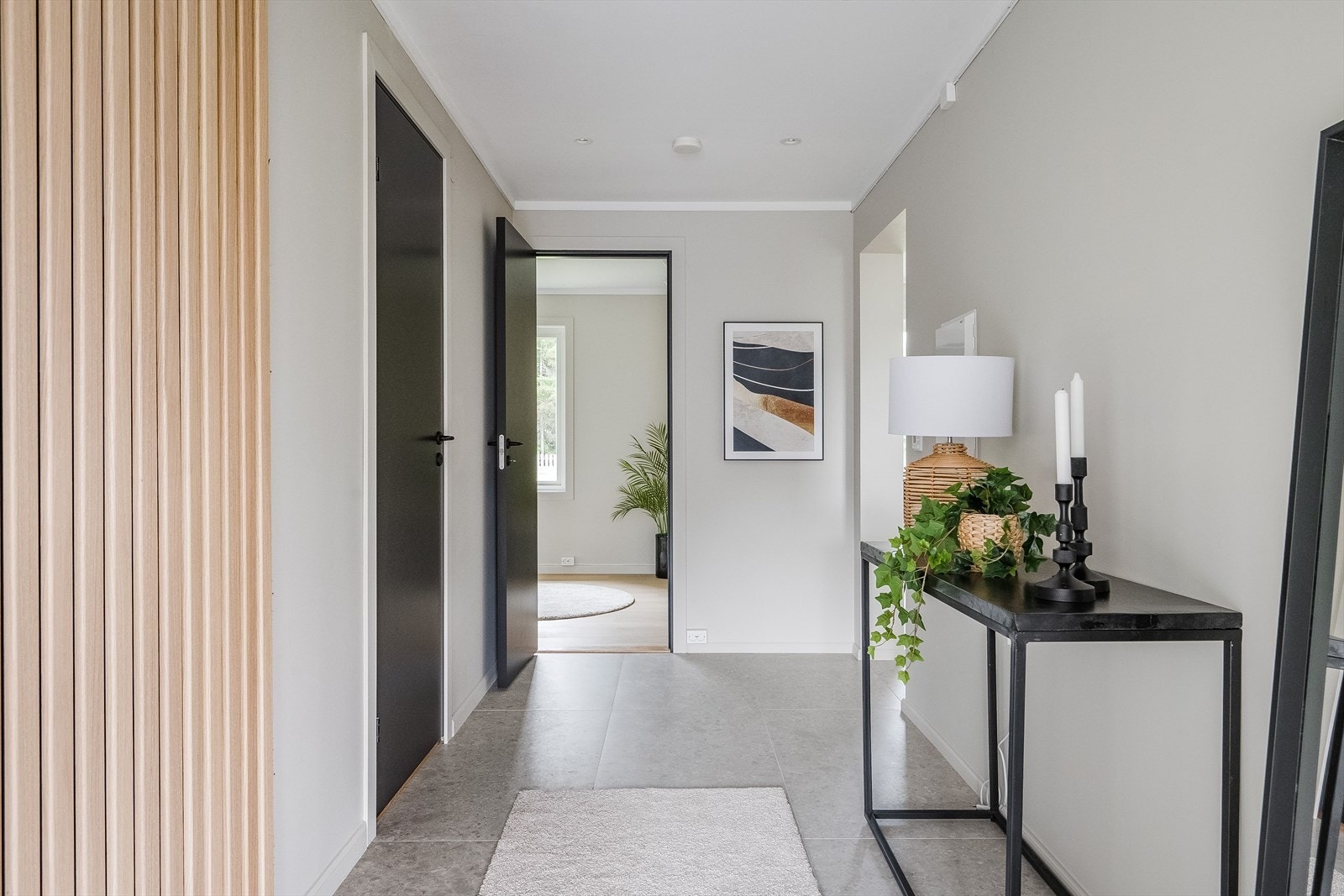 Boligen holder en gjennomgående høy standard fra 2024 - her kan du flytte rett inn i nyoppusset bolig! Galleribilde