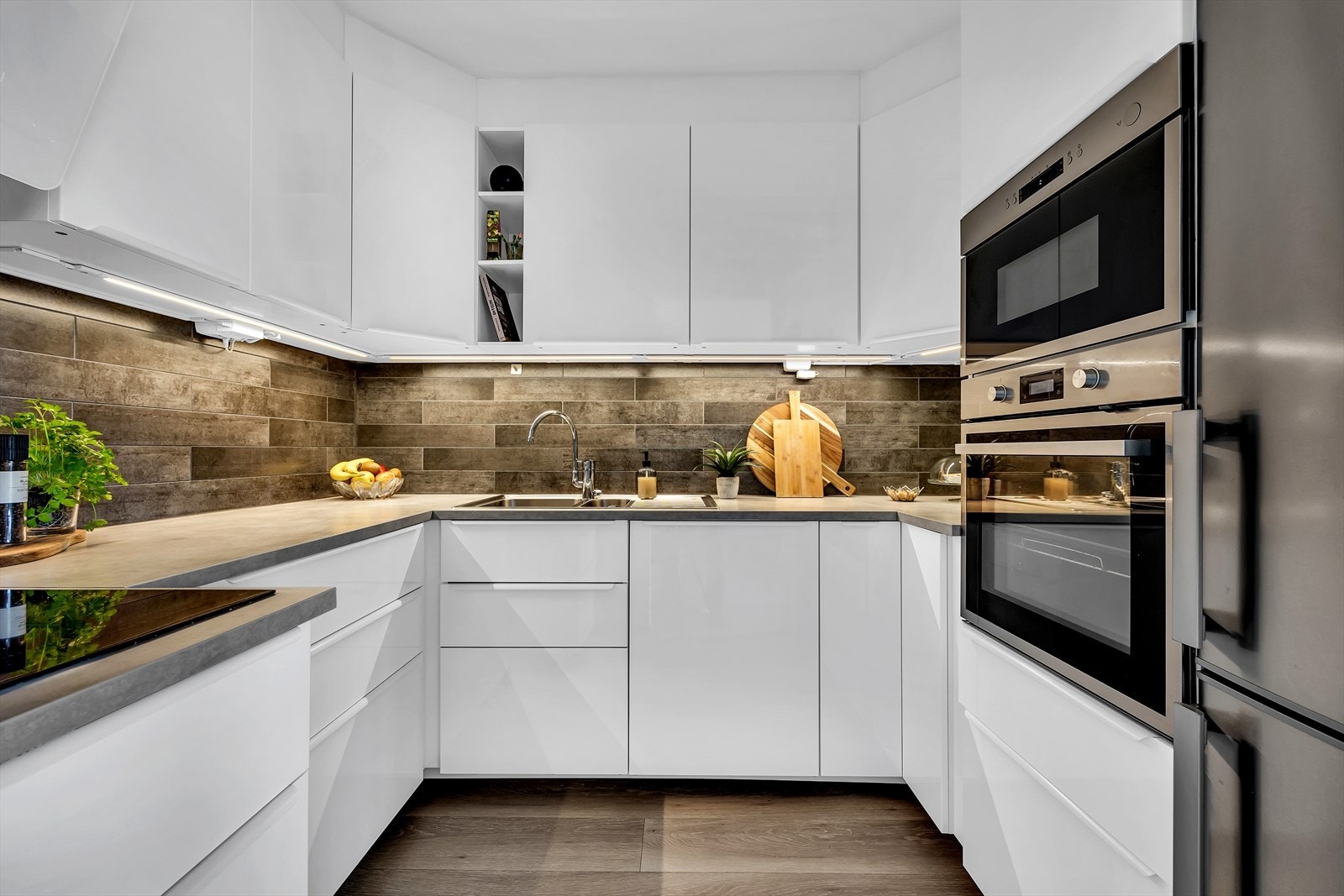 Innholdsrikt og flott kjøkken som ble pusset opp i 2019. Galleribilde