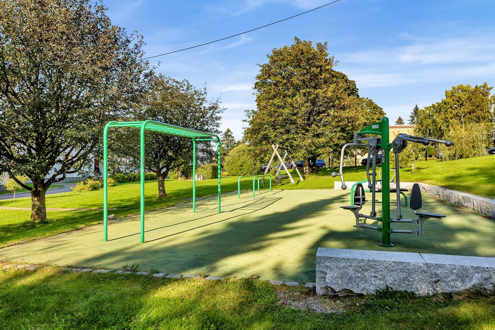 Tufteparken er bare et par et par minutter unna boligen og ligger på borettslagets eiendom. Den brukes av beboerne til enkel mosjon og trening. Galleribilde
