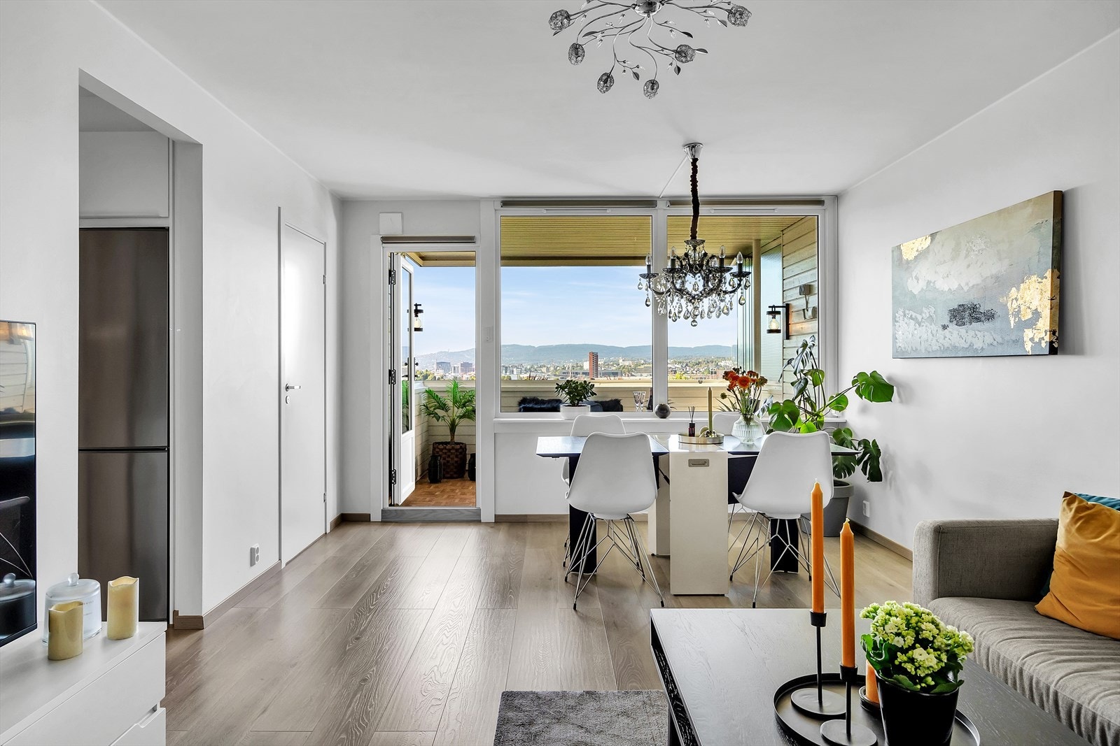 Boligen ble betydelig pusset opp i 2019 med nytt gulv, sparkling og maling på veggene. Galleribilde