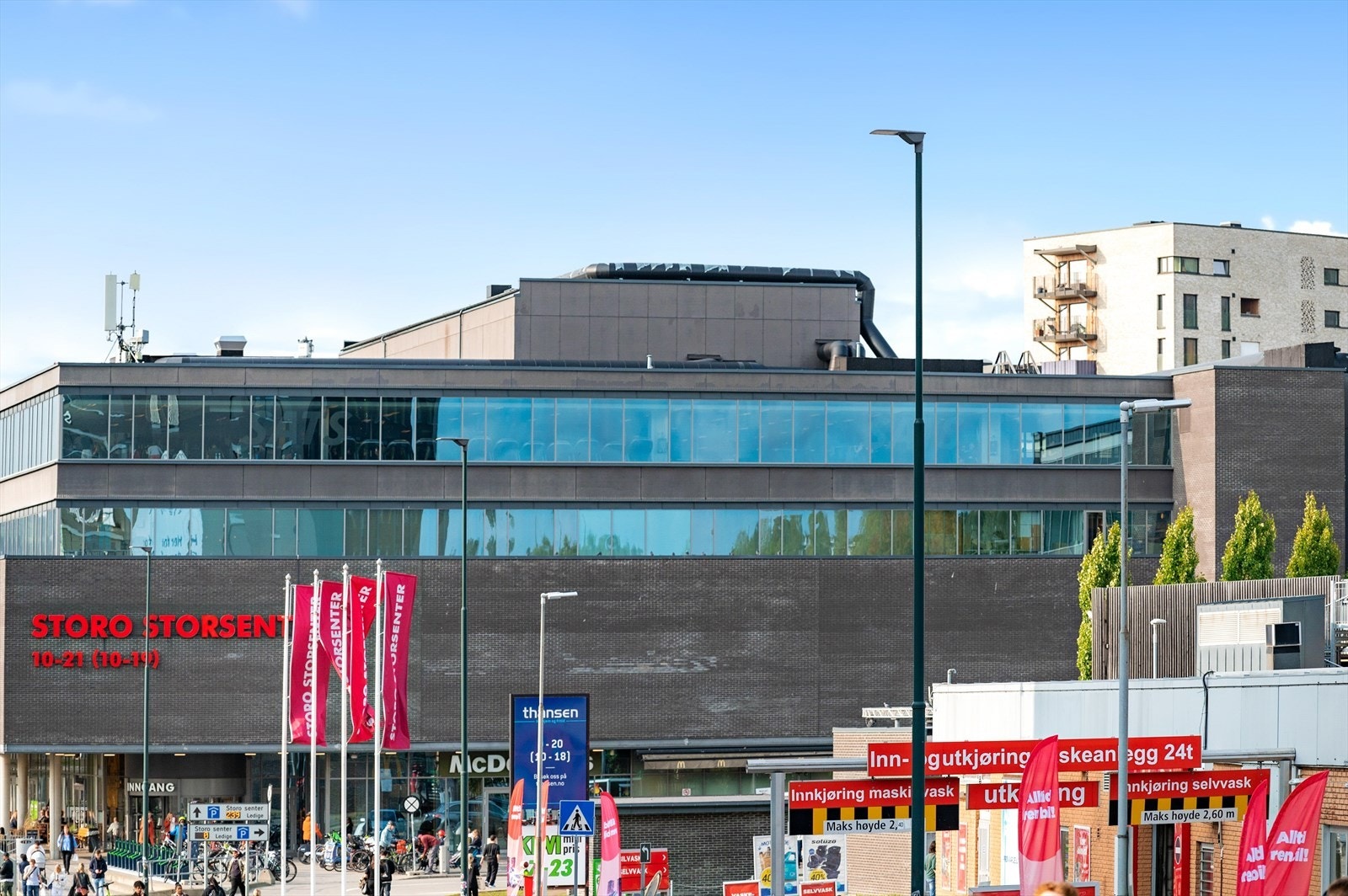 Med 7 minutt i buss fra Akebakken så er du på Storo senteret som har alt av butikker og servicetilbud du har behov for i hverdagen. Galleribilde