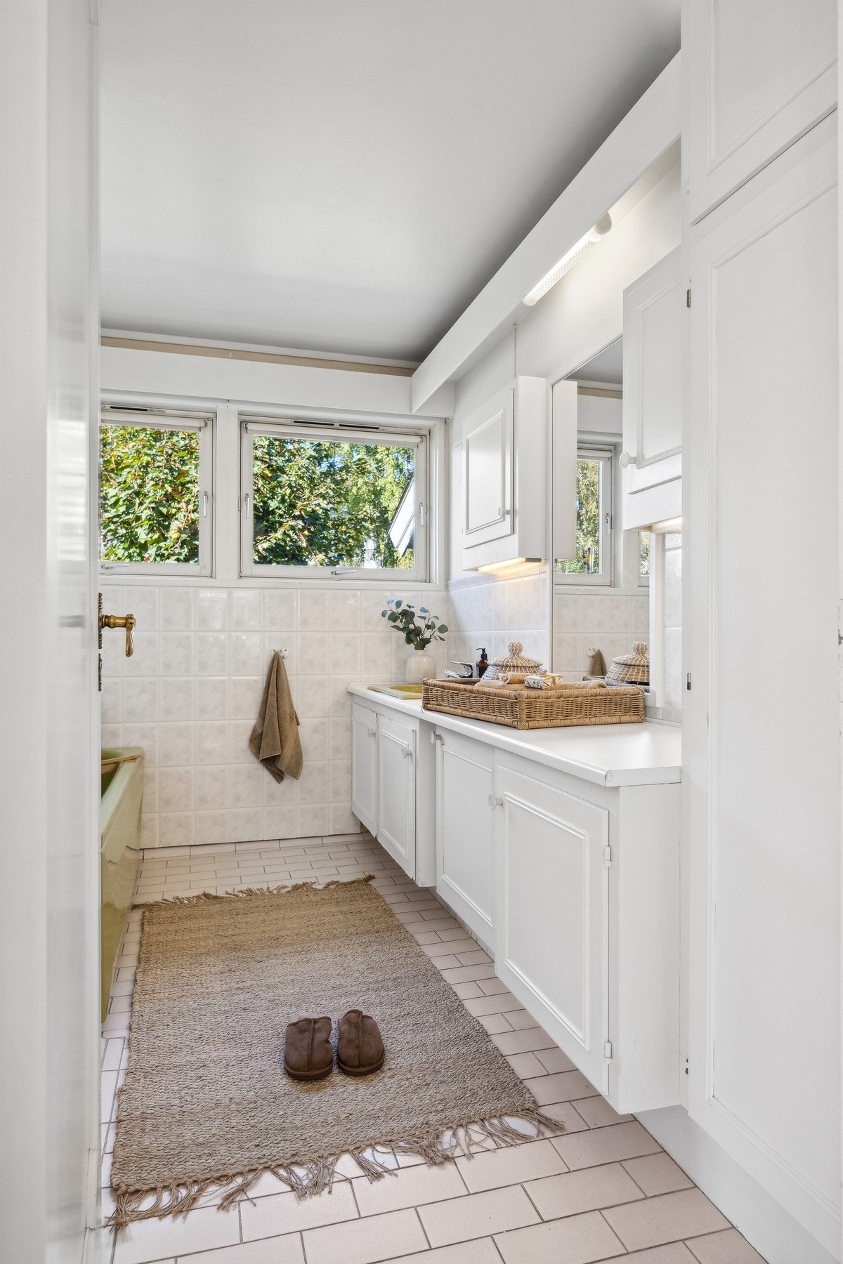 Bad i boligens 1. etasje Galleribilde