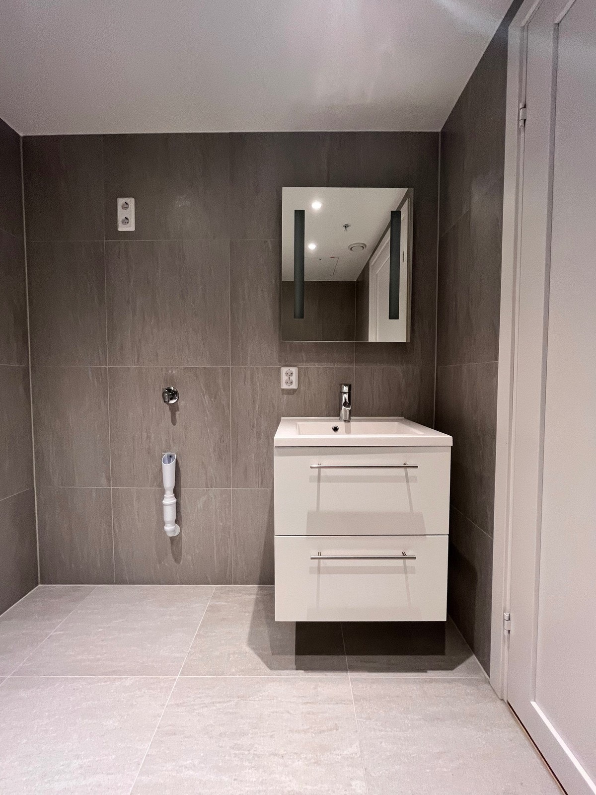 Bad med opplegg for vaskesøyle Galleribilde