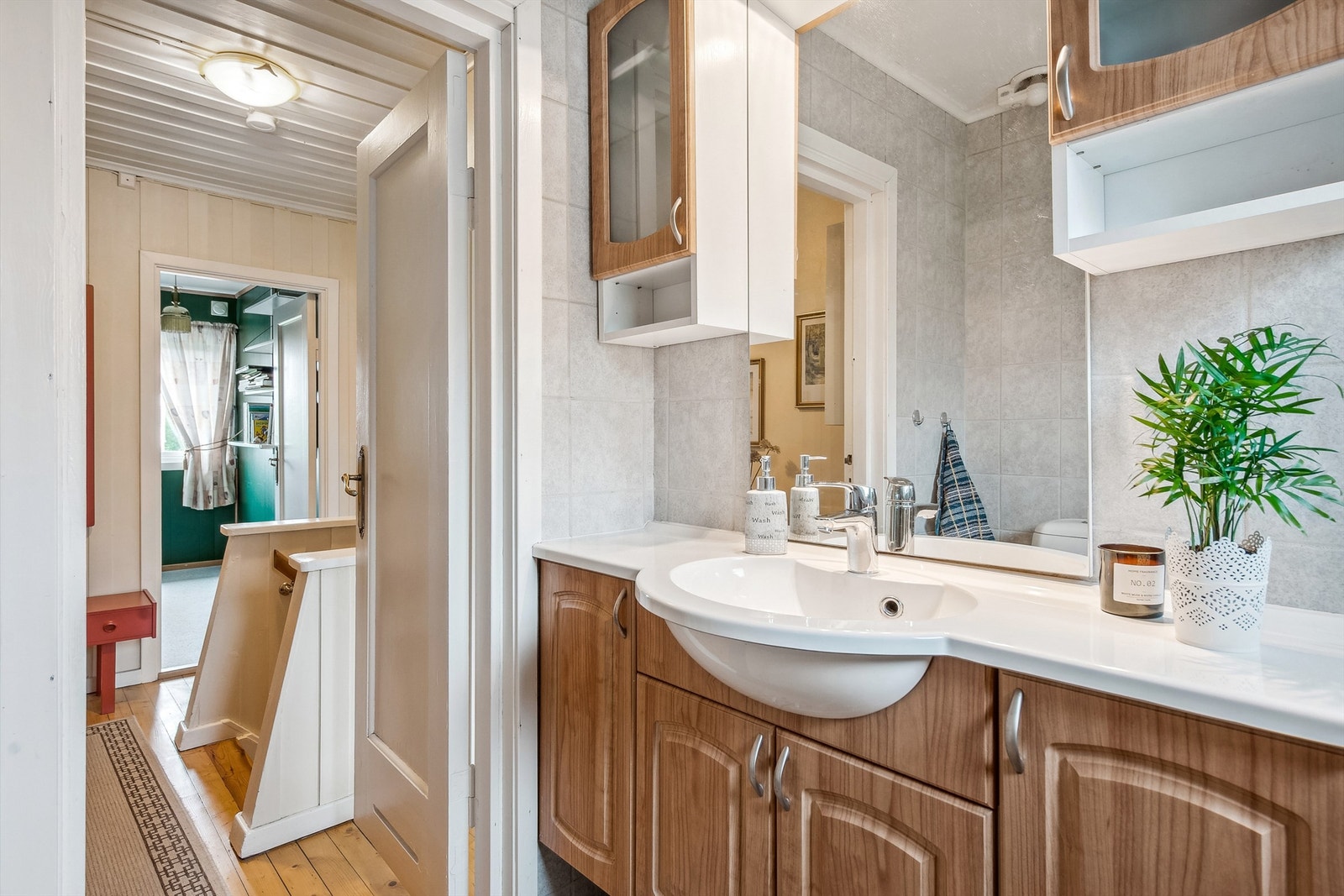 Badet er opplyst rehabilitert rundt 2010 og lagt nytt flisgulv på membran i 2023 Galleribilde