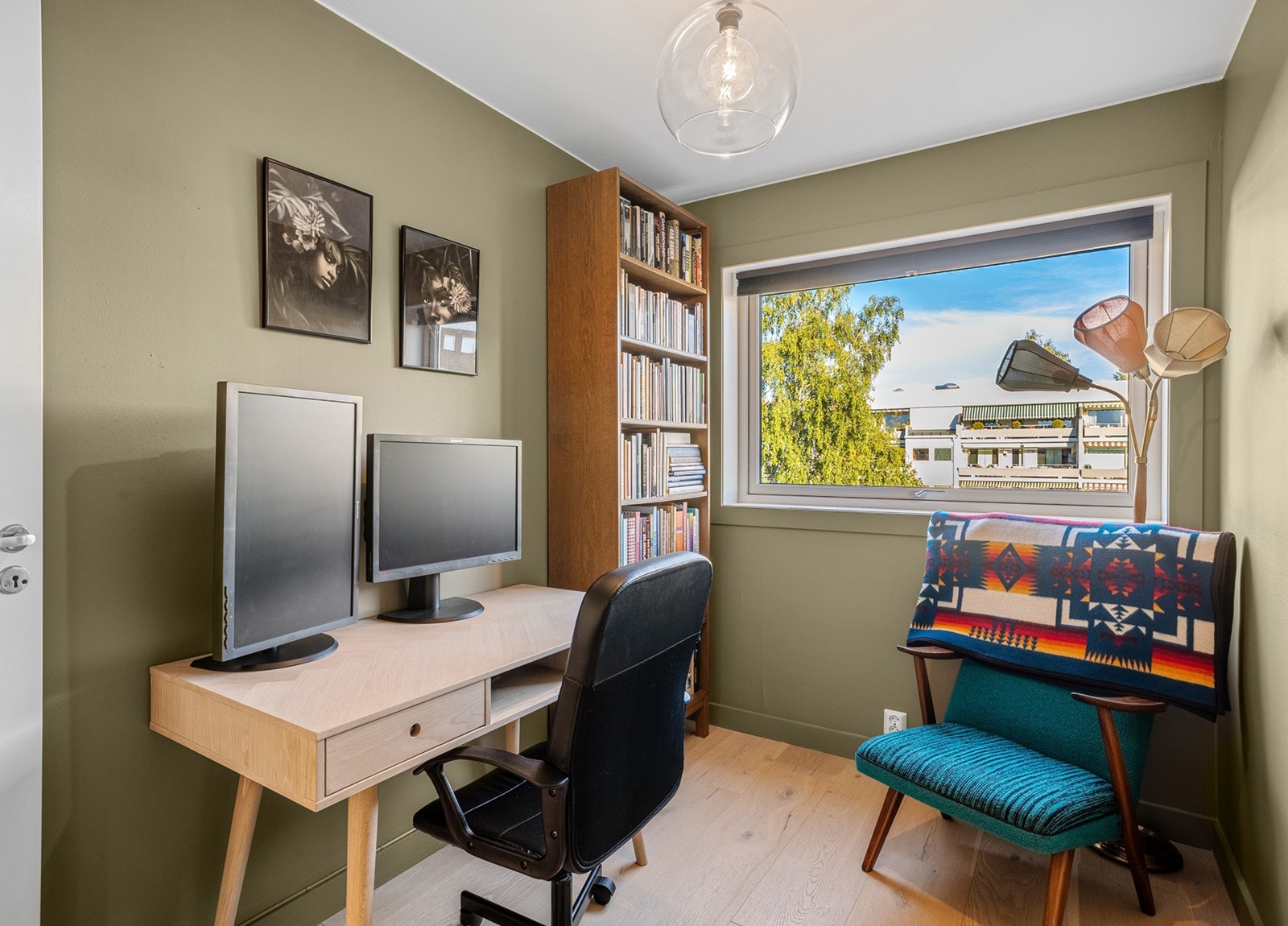 Soverom 3 - Et hyggelig soverom som i dag benyttes som kontor. Galleribilde