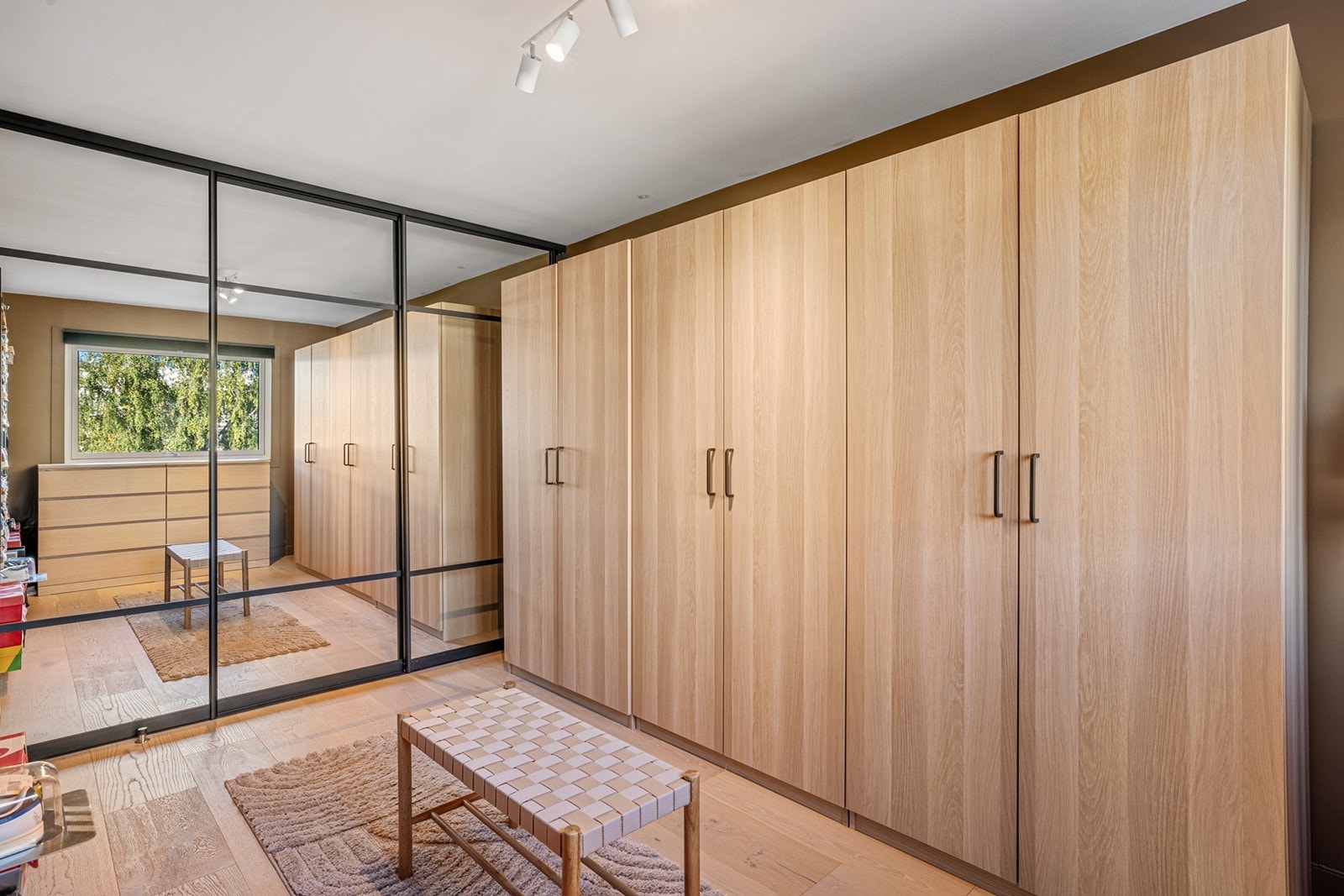 Soverom 2 - Et romslig soverom som i dag benyttes som omkledningsrom. Galleribilde