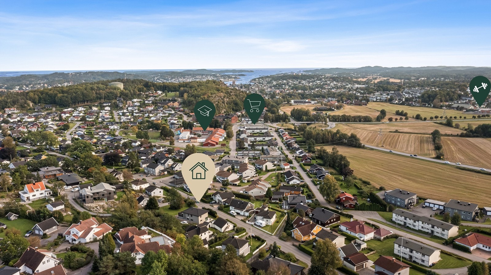 Meget populær og sentral beliggenhet på Mosserød! Her ligger alle fasiliteter i gangavstand, som blant annet Mosserød barneskole, Coop Extra dagligvareforretning og treningssenteret Sporty24 i Moveien. Galleribilde