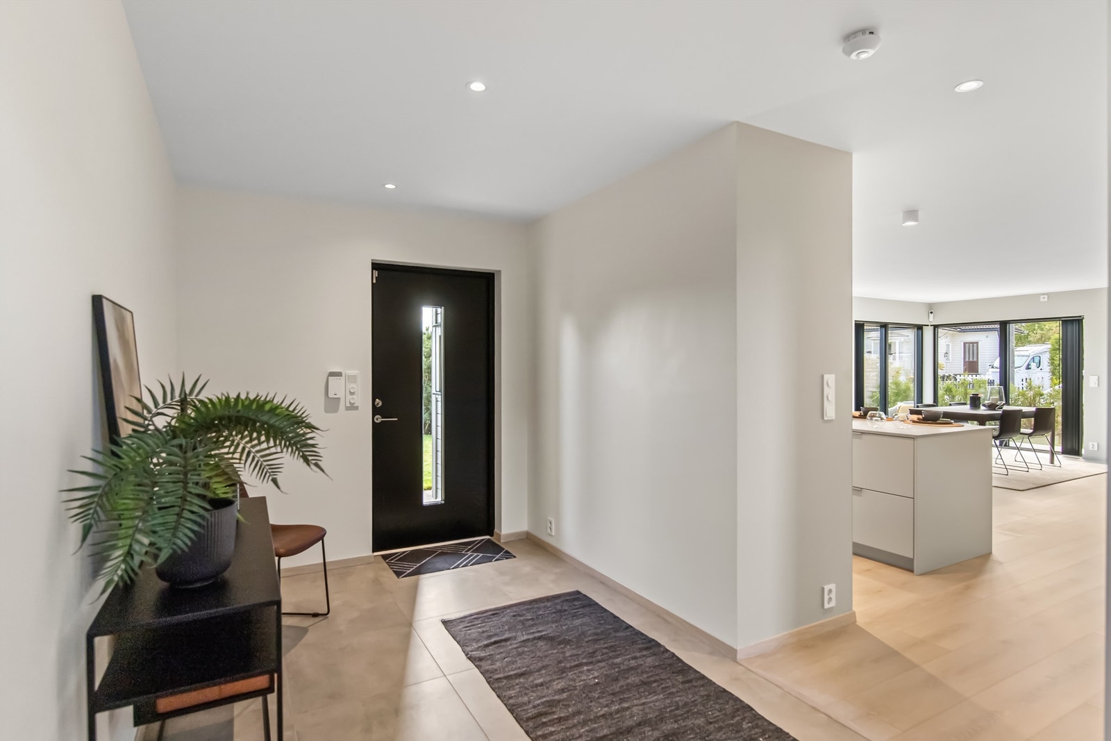 Romslig hall Galleribilde