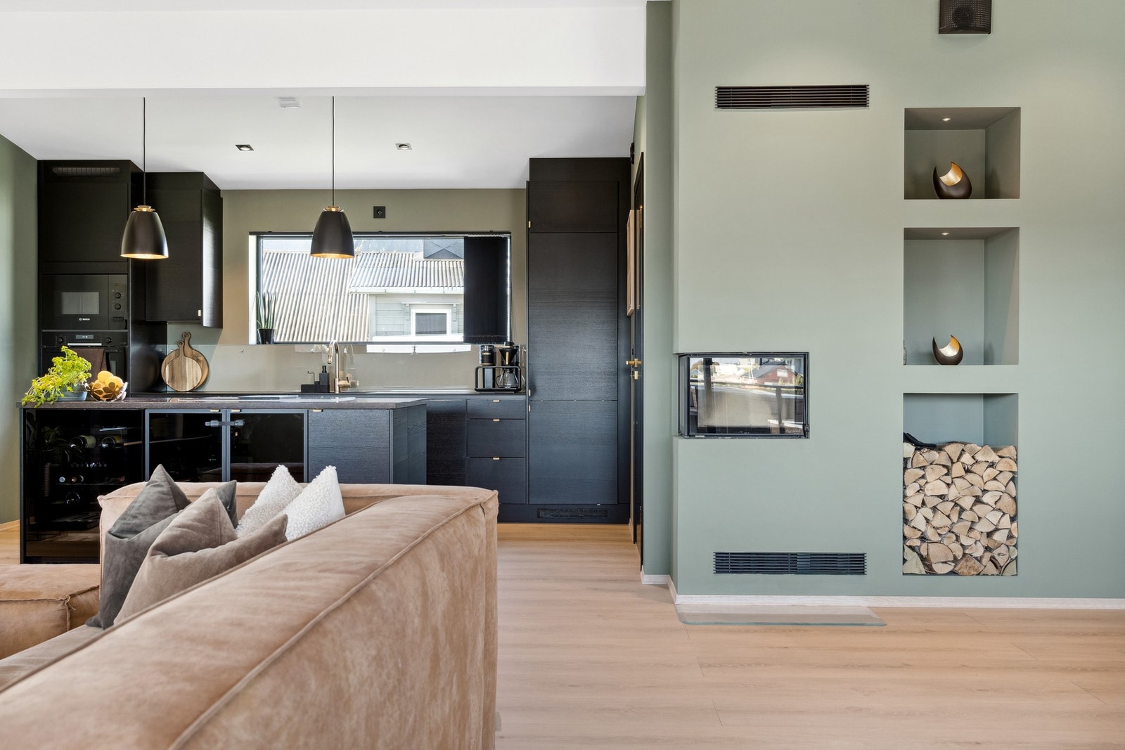 Kjøkkensonen ligger delvis adskilt til. Galleribilde