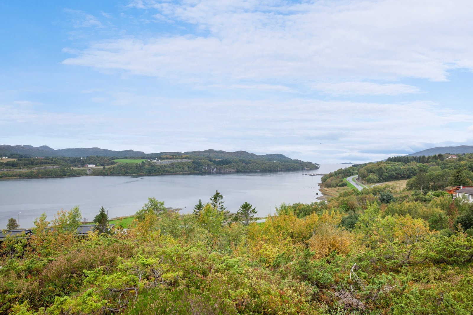 Flott sjøutsikt, usjenert beliggenhet uten innsyn. Galleribilde