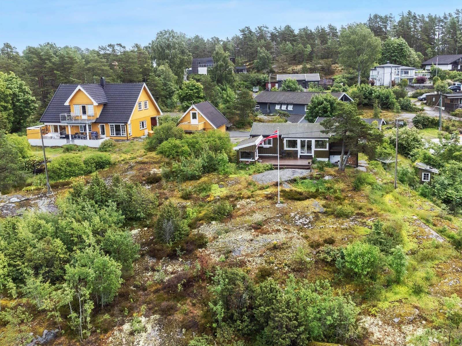 Hytten ligger i et område som er regulert til bolig, men den kan fint benyttes som hytte. Galleribilde